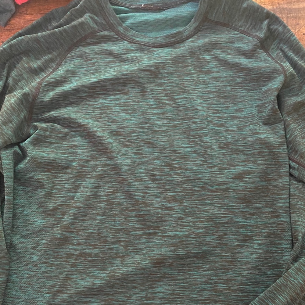 Men’s lululemon long sleeve shirt